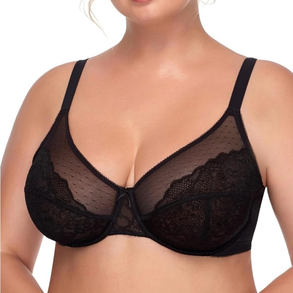 Black lace minimizer bra